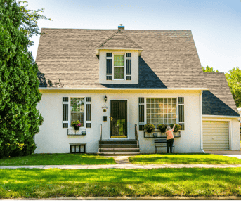 Beautiful house with well-maintained front lawn and landscaping
